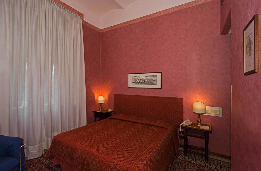 Hotel Rex Лукка Екстер'єр фото