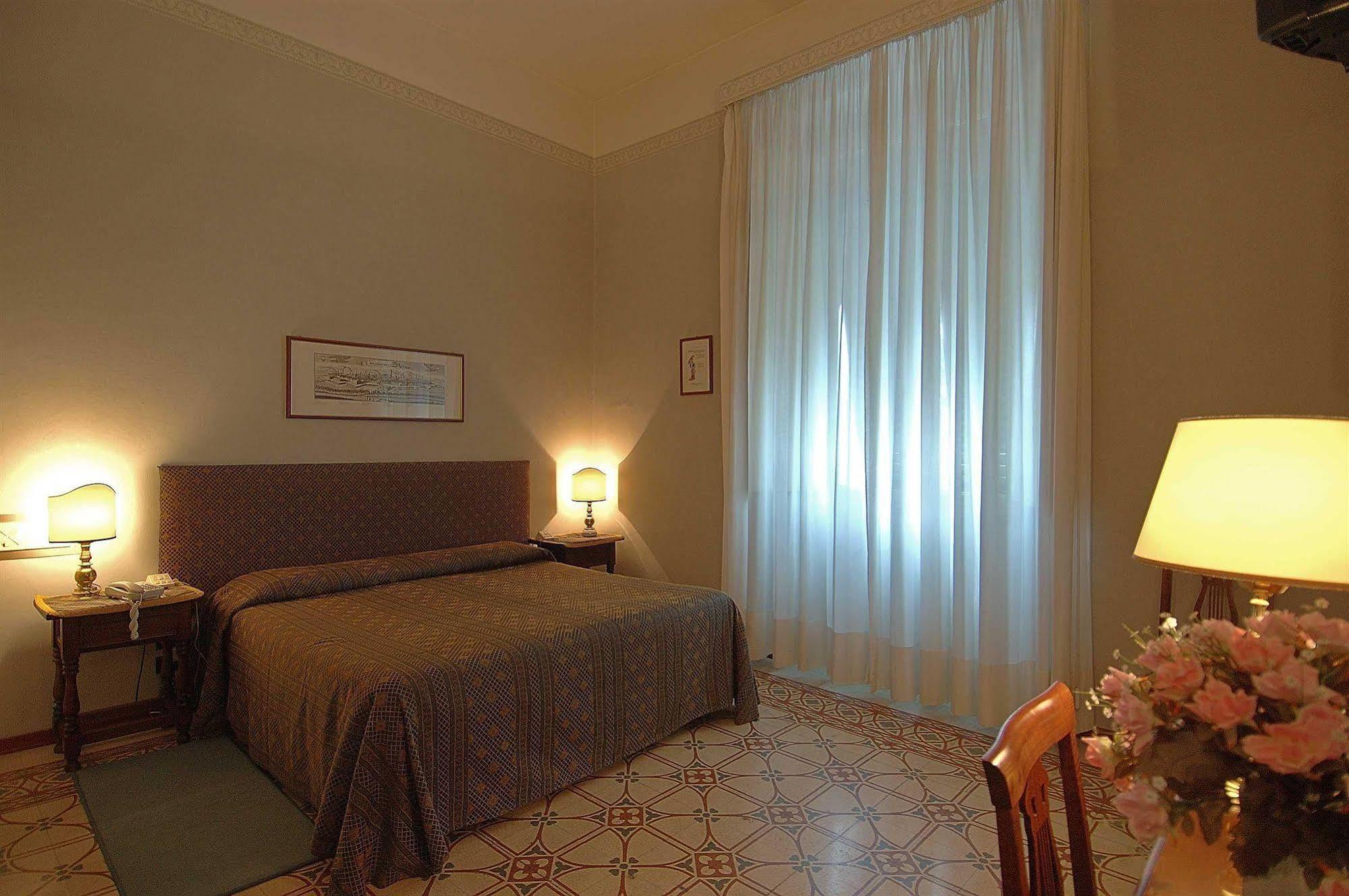 Hotel Rex Лукка Екстер'єр фото